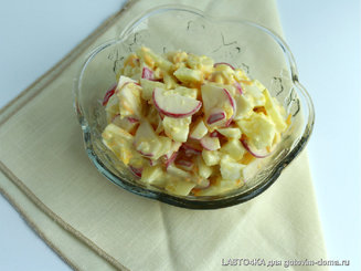 Салат из редиса с сыром и яйцами