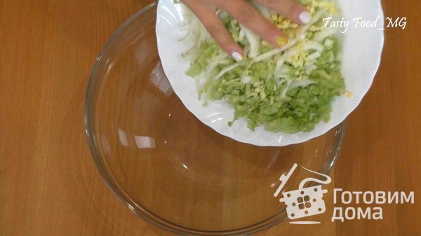 Салат из крабовых палочек и пекинской капусты фото к рецепту 7