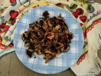 Манитарья ладолемоно (грибы с оливковым маслом и соком лимона)