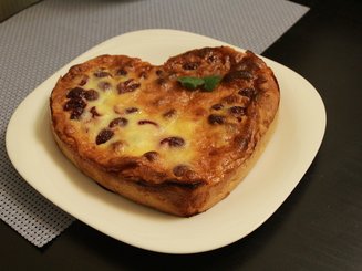 Сливовый пирог (из творожного теста со сметанной заливкой)