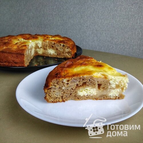 Пирог с яблоками и творожной начинкой