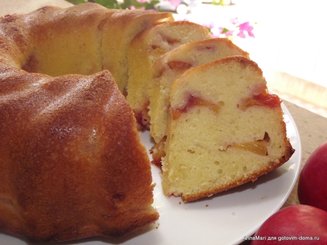 Кекс с карамелизированными нектаринами