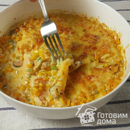 Кукуруза в духовке с морепродуктами