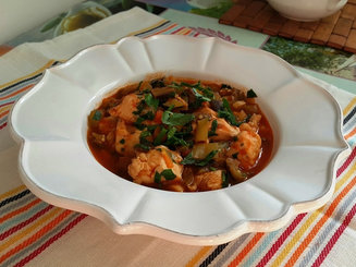Курица, тушенная с баклажанами и овощами