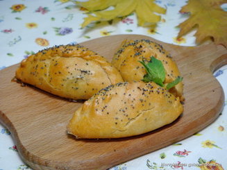 Открытые пирожки с сыром и зеленью