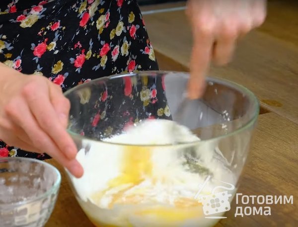 Кружевные тонкие блинчики на молоке с манной крупой фото к рецепту 1