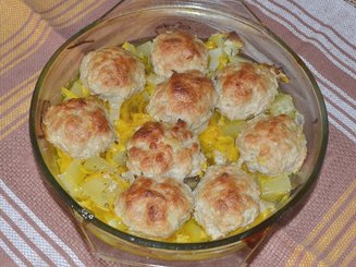 Нежные мясные шарики с кабачком в духовке.