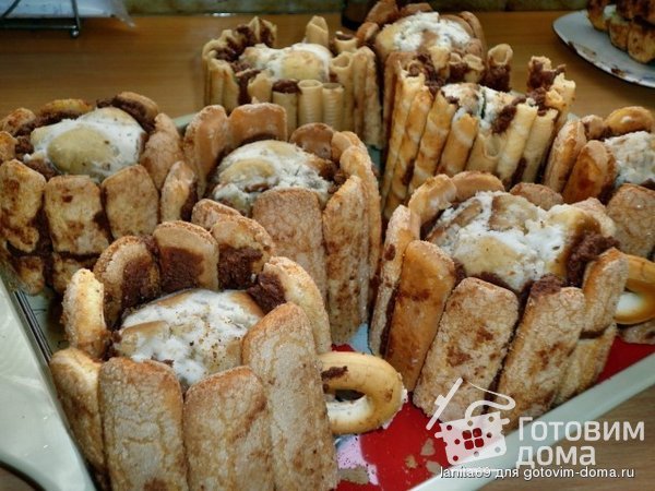 Торт &quot;Пивные кружки с бочкой пива&quot; медовые шарики фото к рецепту 8