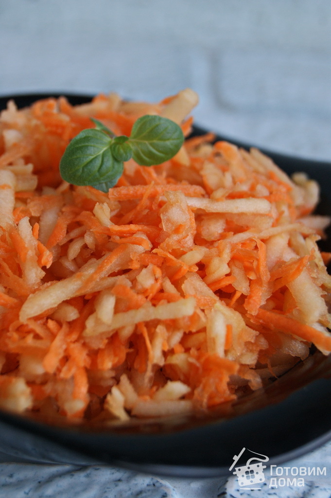 Салат с яблоком и морковью – кулинарный рецепт