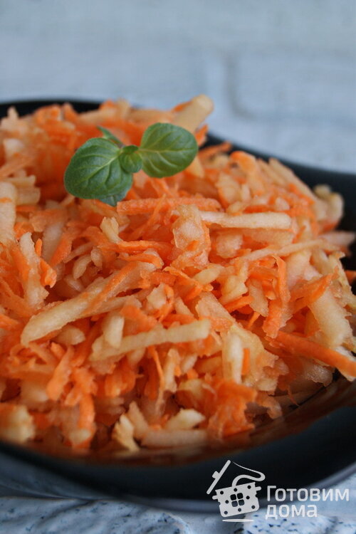 Салат из моркови и яблок