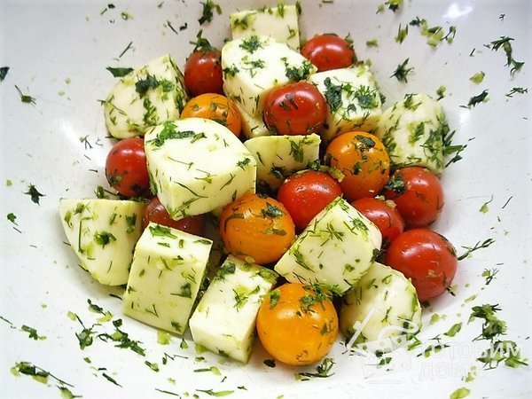 Кебабы из сулугуни со специями и помидорами черри фото к рецепту 3