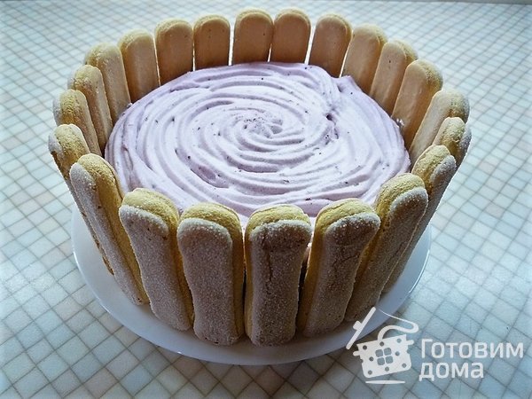 Шарлотт с ягодами и клубничным джемом фото к рецепту 16
