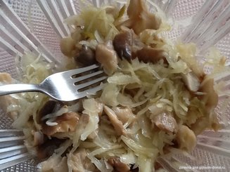 Папин салат (квашеная капуста с грибами)