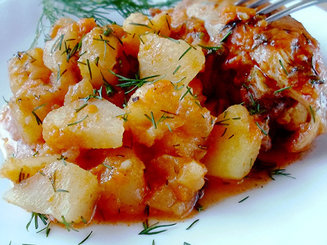 Курица с картофелем, тушенная в сметане
