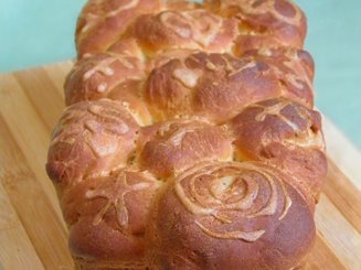 Сдобный хлеб с узором