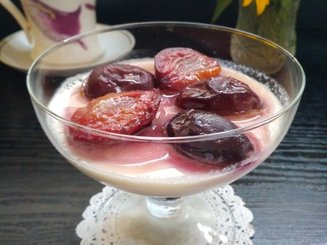 Панна-котта со сливами и коньяком