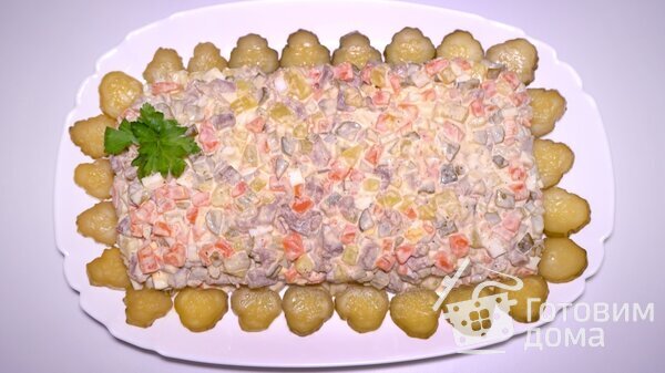 Праздничный салат Оливье с говяжьим языком фото к рецепту 10