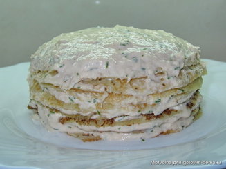 Блинный торт с муссом из лосося
