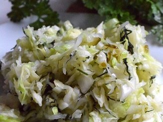 Салат с молодой капустой и огурцами