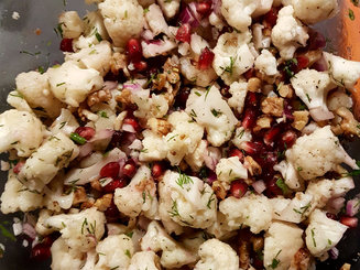 Цветная капуста с орехами и гранатом