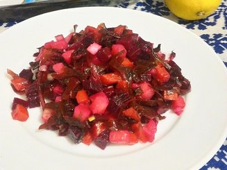 Салат из свеклы с морской капустой