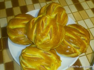 Булочки с колбасой
