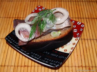 Тосты с селедкой