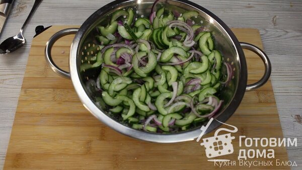 Очень простой и Вкусный Огуречный Салат ( быстрые малосольные огурчики) фото к рецепту 4