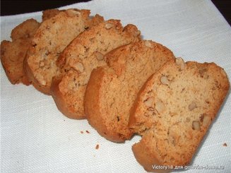 Медовые сухарики с грецкими орехами