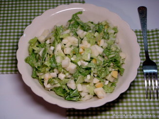Салат из пекинской капусты с яблоком и яйцом