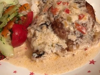 Свинина с луково-пивным соусом