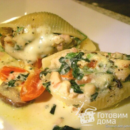 Конкильони с курицей и овощами в сливочном соусе