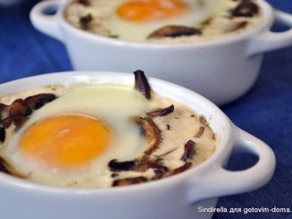 Грибы в сливках, запечёные с яйцом