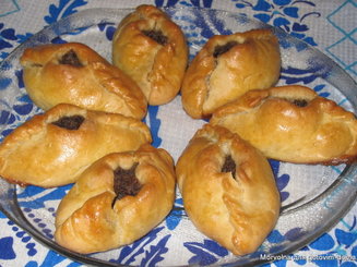 Открытые пирожки с сыром и зеленью