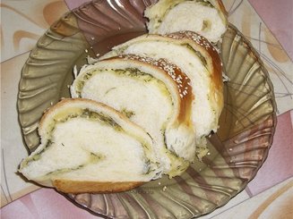 Хлеб с брынзой и зеленью