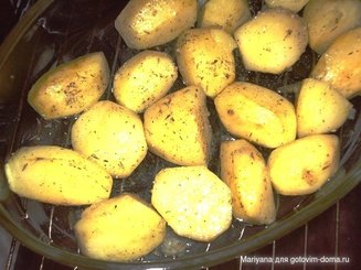 Картофель, запеченный с тимьяном