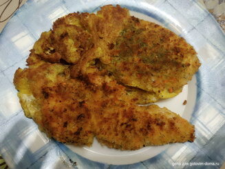 Куриные отбивные в морковной панировке