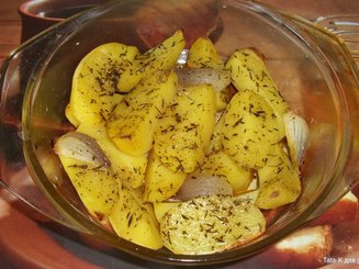 Картофель, запеченный с тимьяном
