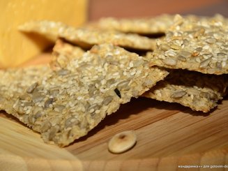 Хрустящие мультизерновые хлебцы с семечками