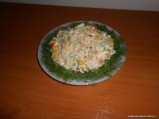 Крабовый салат с рисом и укропом