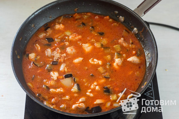 Курица, тушенная с баклажанами и овощами фото к рецепту 10