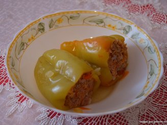 Перец, фаршированный мясной начинкой