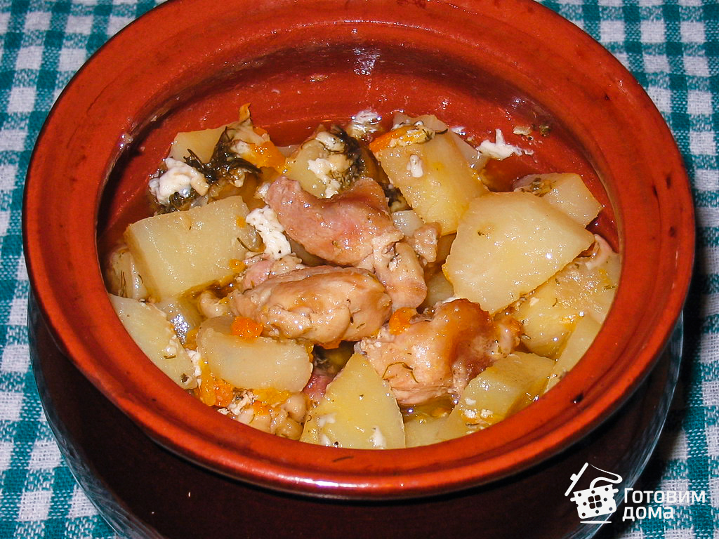 Как приготовить Курица с картошкой, грибами, сыром и сметаной в горшочках рецепт пошагово