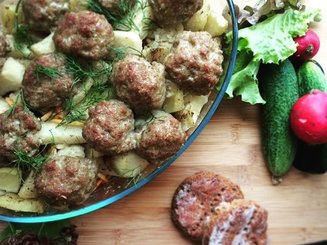 Нежные мясные шарики с кабачком в духовке.