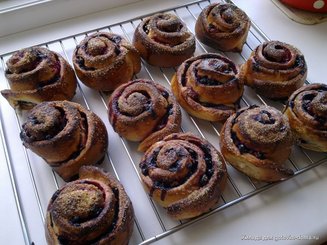 Праздничные булочки с летними ягодами