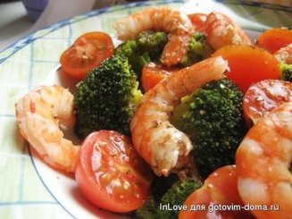 Салат "Весна у моря" с брокколи, черри и креветками