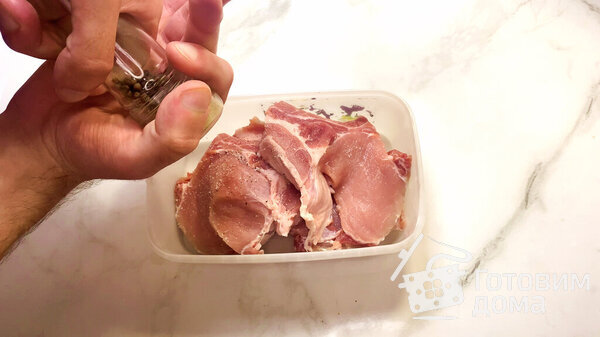 Запеченные свиные стейки с овощами фото к рецепту 2