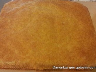 Торт с персиками, миндалем и шоколадом