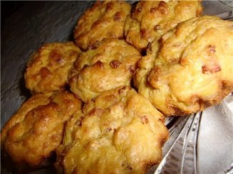 кабачковые кексы с луком и беконом