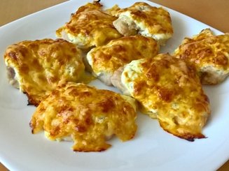 Куриная грудка под сметанно-чесночным соусом